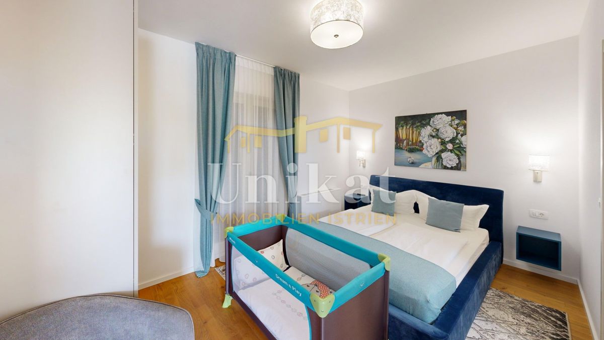 Čudovita dvojna hiša s bazenom